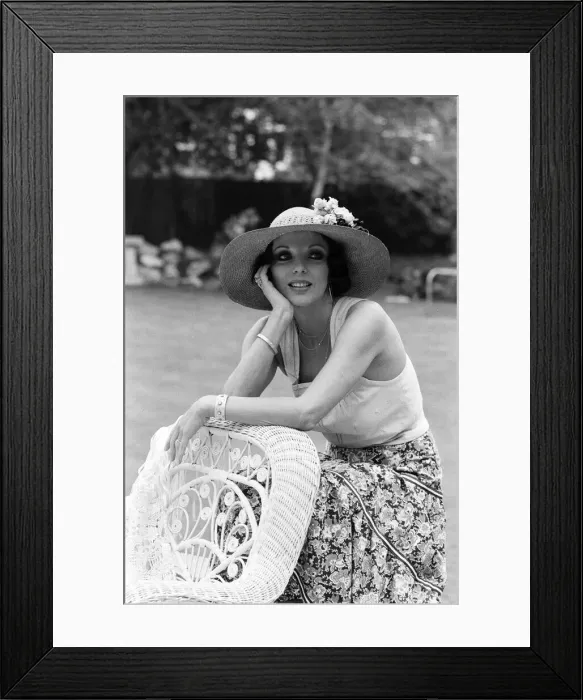 Framed Print : Actress Joan Collins modelling outfits that she will wear on a trip to Tokyo to judge a Framed Print : Actress Joan Collins modelling outfits that she will wear on a trip to Tokyo to judge a