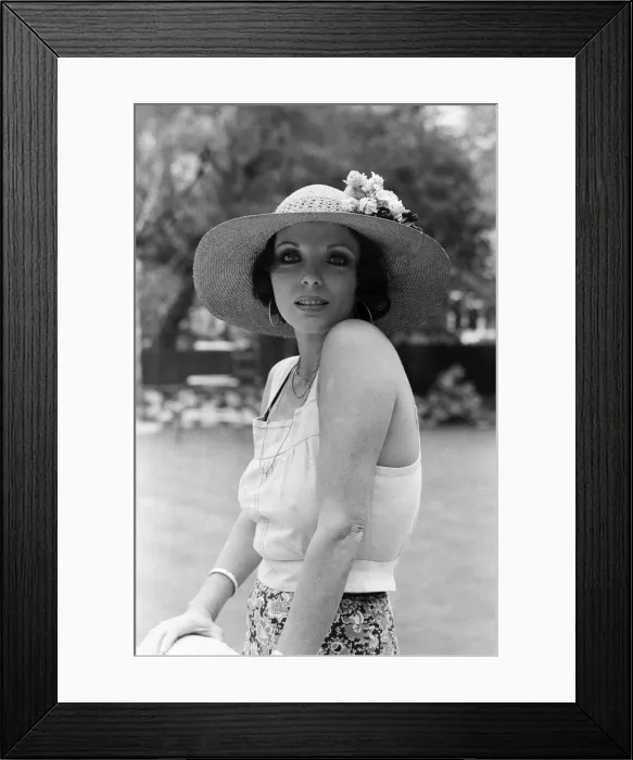 Framed Print : Actress Joan Collins modelling outfits that she will wear on a trip to Tokyo to judge a Framed Print : Actress Joan Collins modelling outfits that she will wear on a trip to Tokyo to judge a