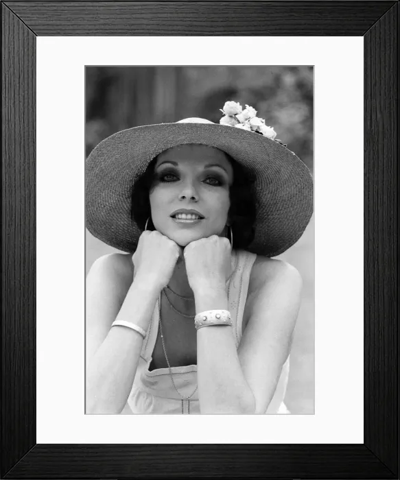 Framed Print : Actress Joan Collins modelling outfits that she will wear on a trip to Tokyo to judge a Framed Print : Actress Joan Collins modelling outfits that she will wear on a trip to Tokyo to judge a