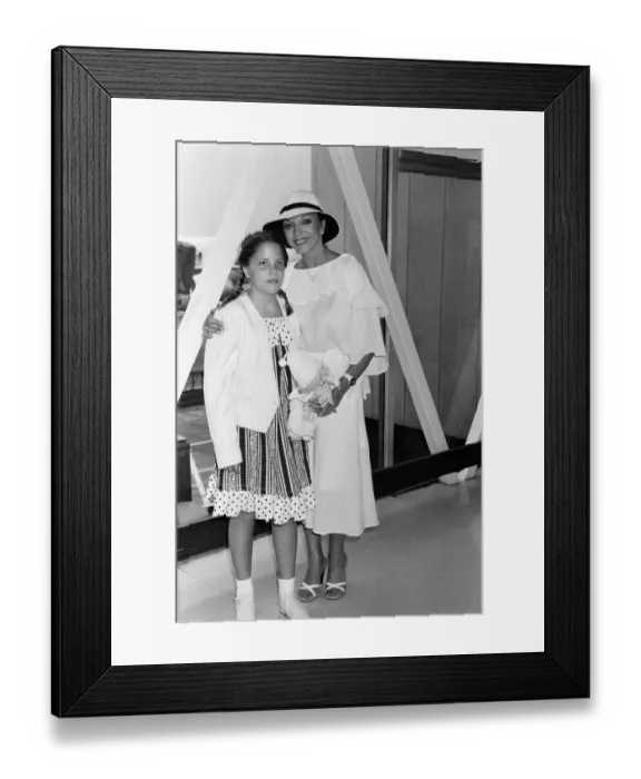 Framed Print : Joan Collins at LAP with her daughter Katy after a holiday in the South of France Framed Print : Joan Collins at LAP with her daughter Katy after a holiday in the South of France
