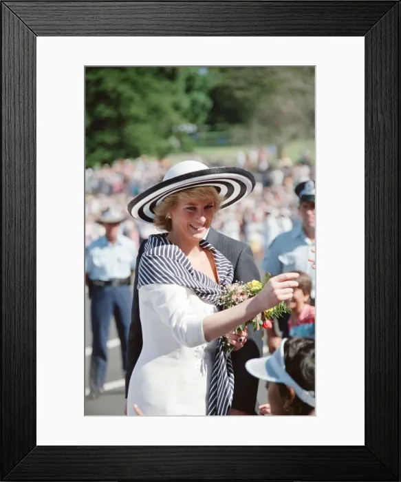 Framed Print : HRH Princess Diana, The Princess of Wales during her tour of Australia in 1988 Framed Print : HRH Princess Diana, The Princess of Wales during her tour of Australia in 1988