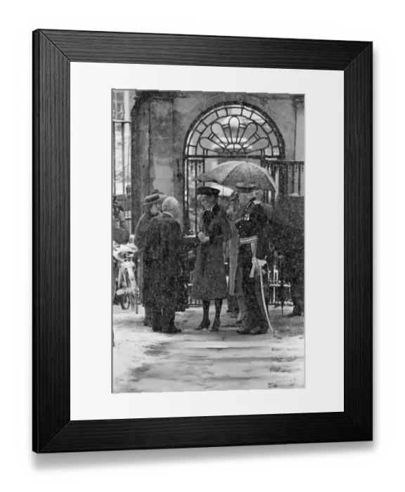 Framed Print : HRH Princess Diana, The Princess of Wales visits Cambridge to talk to cot death parents
