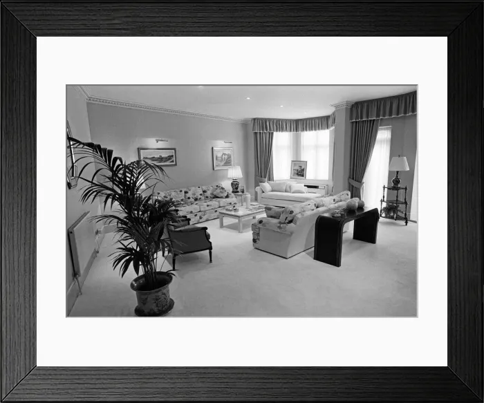 Framed Print : A flat in Knightsbridge which has just gone on sale for £1, 750, 000 Framed Print : A flat in Knightsbridge which has just gone on sale for £1, 750, 000