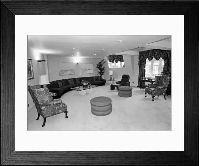 Framed Print : A flat in Knightsbridge which has just gone on sale for £1, 750, 000