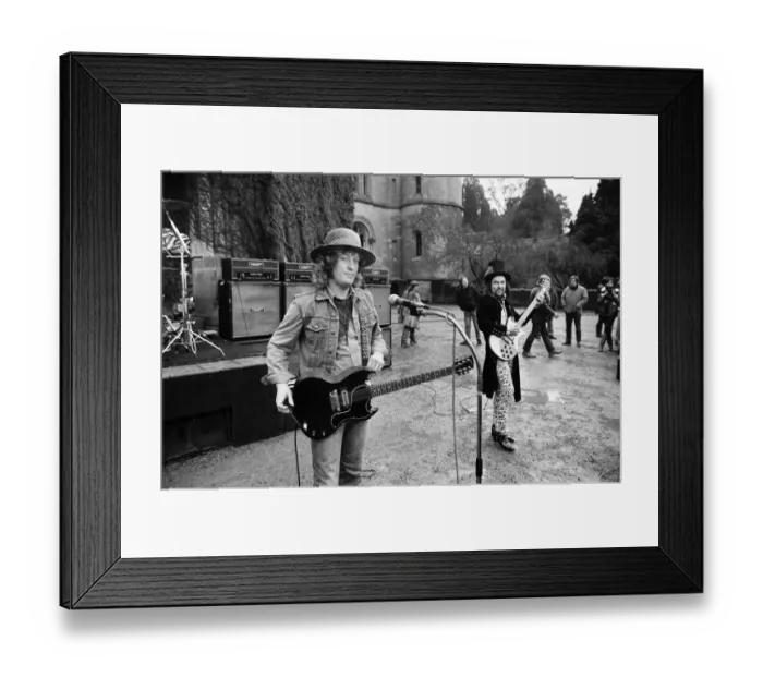 Framed Print : Slade (Dave Hill and Noddy Holder) filming a new video at Eastnor Castle, near Ledbury