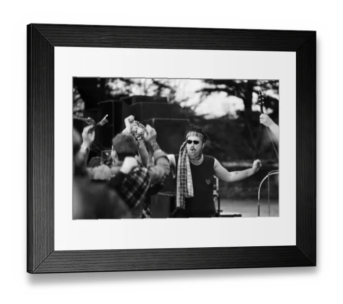Framed Print : Slade filming a new video at Eastnor Castle, near Ledbury. 26th January 1984