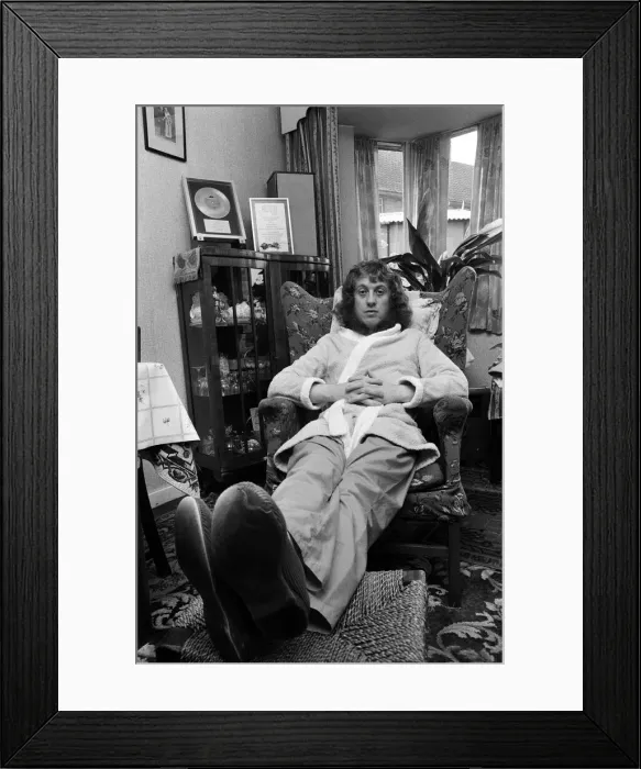 Framed Print : Fighting fit and ready to go - that was pop star Noddy Holder, leader singer of Slade Framed Print : Fighting fit and ready to go - that was pop star Noddy Holder, leader singer of Slade