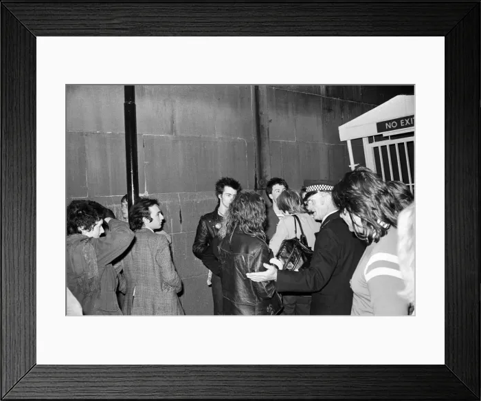 Framed Print : Sex Pistols Jubilee boat party on the Thames. Pictured, Sid Vicious Framed Print : Sex Pistols Jubilee boat party on the Thames. Pictured, Sid Vicious