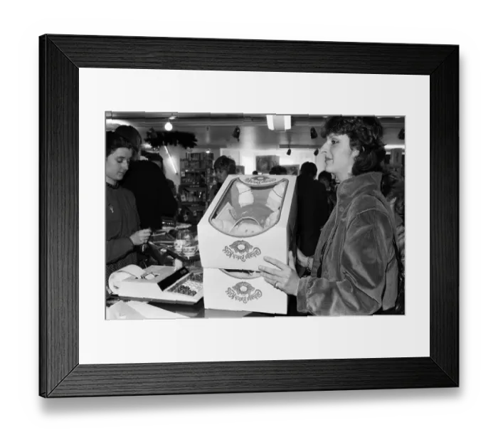 Framed Print : Cabbage Patch Dolls for sale in Harrods. One lucky customer buying two cabbage patch