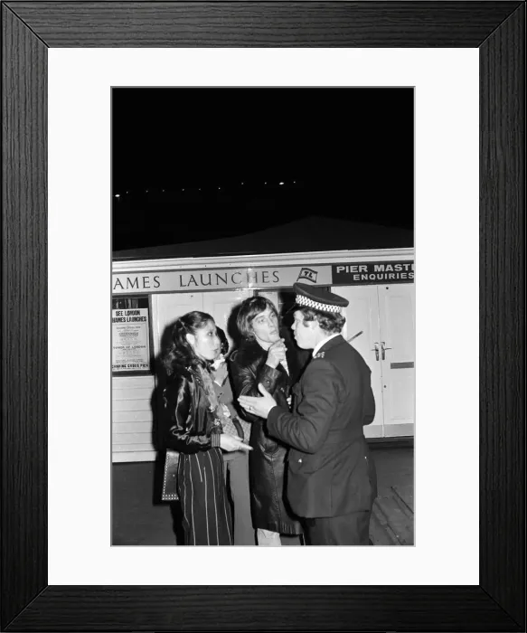 Framed Print : Sex Pistols Jubilee boat party on the Thames. Pictured, guests after the police forced Framed Print : Sex Pistols Jubilee boat party on the Thames. Pictured, guests after the police forced