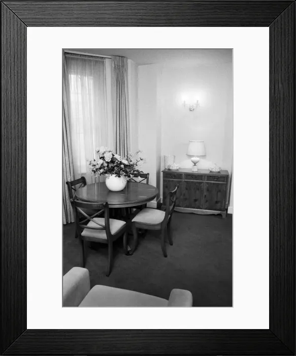 Framed Print : Interior view of a flat, showing the living room area. 29th October 1986 Framed Print : Interior view of a flat, showing the living room area. 29th October 1986