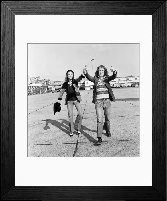 Framed Print : Dave Hill and Noddy Holder of Slade were left behind at Heathrow Airport when the plane Framed Print : Dave Hill and Noddy Holder of Slade were left behind at Heathrow Airport when the plane
