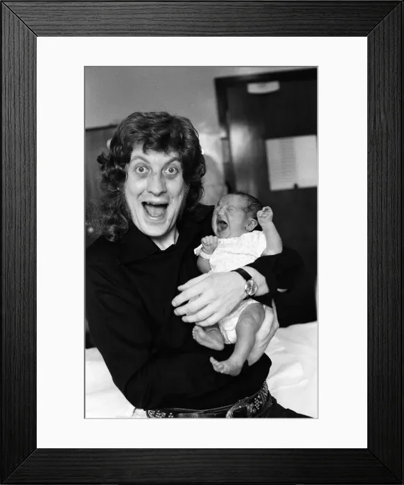 Framed Print : Noddy Holder with his baby daughter Jessica. 8th September 1978 Framed Print : Noddy Holder with his baby daughter Jessica. 8th September 1978