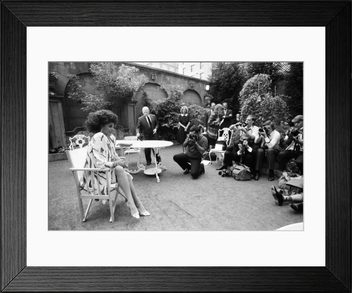 Framed Print : Joan Collins promoting her new television series Sins'. 4th September 1987
