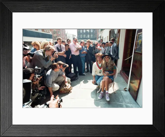 Framed Print : Bill Wyman and Mandy Smith at Sticky Fingers, Bills new restaurant in Kensington Framed Print : Bill Wyman and Mandy Smith at Sticky Fingers, Bills new restaurant in Kensington