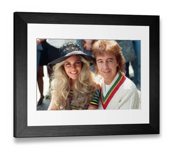 Framed Print : Bill Wyman and Mandy Smith at Sticky Fingers, Bills new restaurant in Kensington