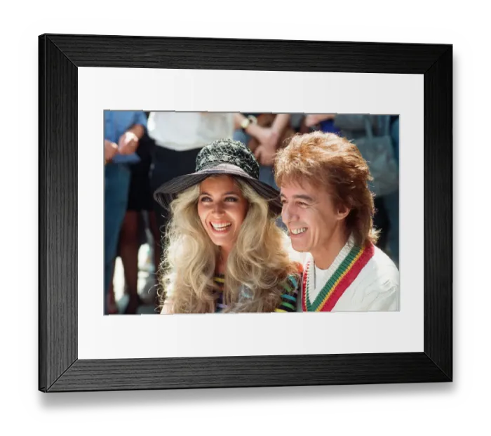 Framed Print : Bill Wyman and Mandy Smith at Sticky Fingers, Bills new restaurant in Kensington
