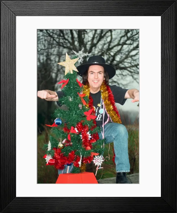 Framed Print : Dave Hill of the band Slade in festive mood. 12th December 1996 Framed Print : Dave Hill of the band Slade in festive mood. 12th December 1996