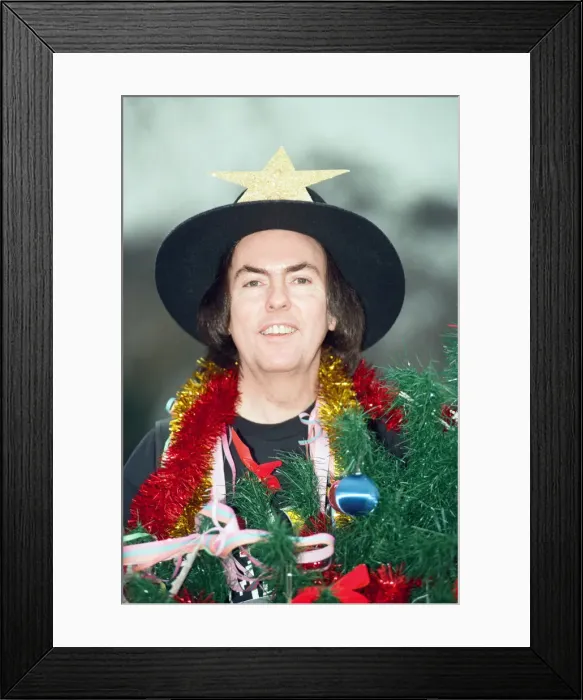 Framed Print : Dave Hill of the band Slade in festive mood. 12th December 1996 Framed Print : Dave Hill of the band Slade in festive mood. 12th December 1996