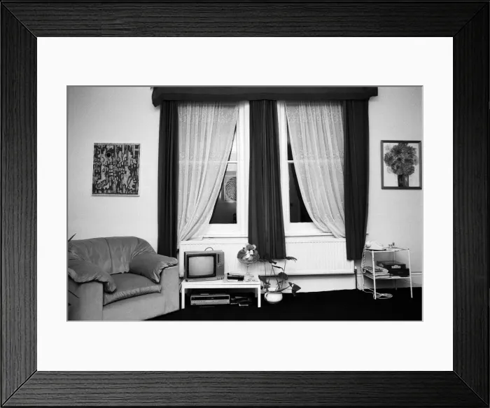 Framed Print : Interior views of accommodation in Clapham, London. Pictured, views of the lounge Framed Print : Interior views of accommodation in Clapham, London. Pictured, views of the lounge