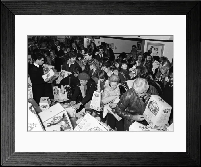 Framed Print : Cabbage Patch Dolls at Hamleys, top London toy store. Hundreds of people clamoured for