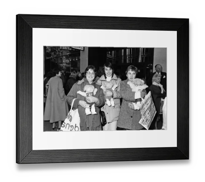 Framed Print : Cabbage Patch Dolls at Hamleys, top London toy store. Hundreds of people clamoured for