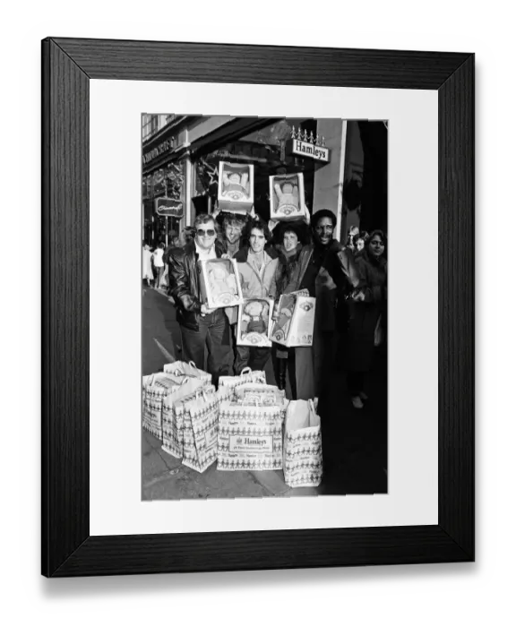 Framed Print : Cabbage Patch Dolls at Hamleys, top London toy store. Hundreds of people clamoured for