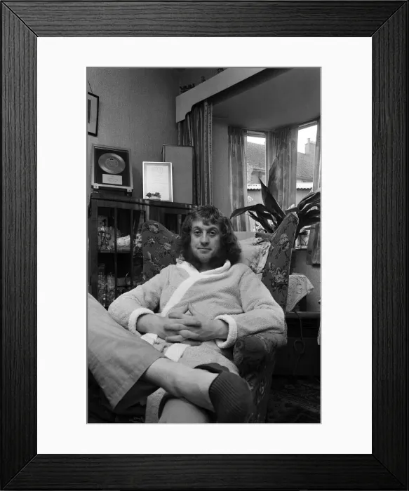 Framed Print : Fighting fit and ready to go - that was pop star Noddy Holder, leader singer of Slade Framed Print : Fighting fit and ready to go - that was pop star Noddy Holder, leader singer of Slade