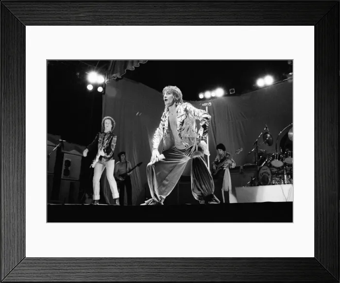 Framed Print : Rod Stewart performing on stage in Helsinki, Finland, during his European Tour 1976 Framed Print : Rod Stewart performing on stage in Helsinki, Finland, during his European Tour 1976