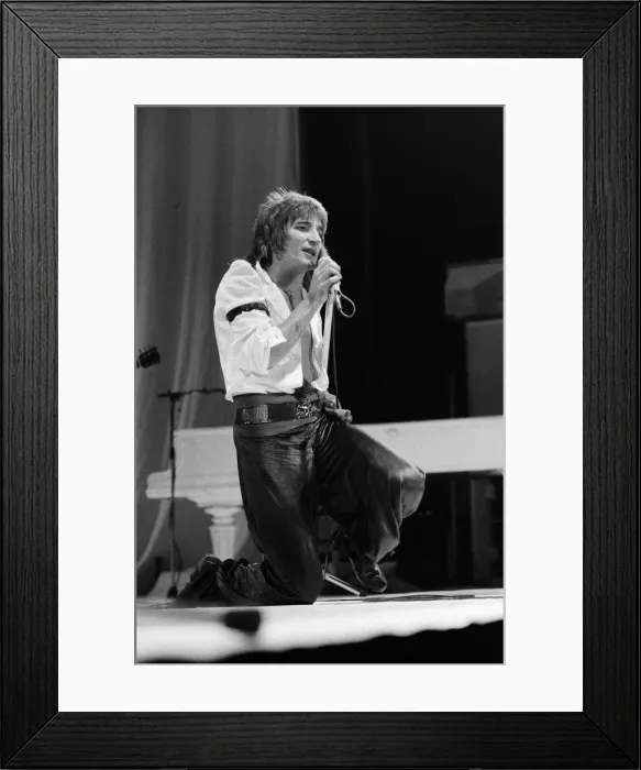 Framed Print : Rod Stewart performing on stage in Helsinki, Finland, during his European Tour 1976 Framed Print : Rod Stewart performing on stage in Helsinki, Finland, during his European Tour 1976
