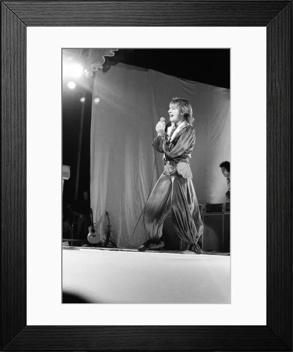 Framed Print : Rod Stewart performing on stage in Helsinki, Finland, during his European Tour 1976 Framed Print : Rod Stewart performing on stage in Helsinki, Finland, during his European Tour 1976