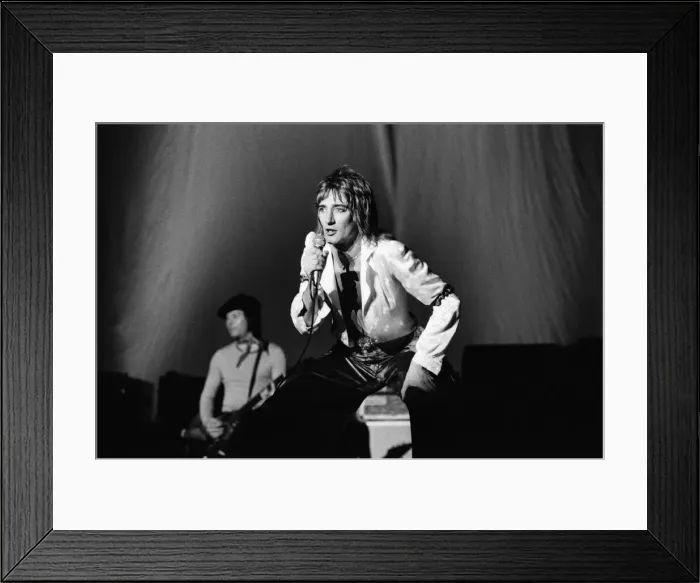Framed Print : Rod Stewart performing on stage in Helsinki, Finland, during his European Tour 1976 Framed Print : Rod Stewart performing on stage in Helsinki, Finland, during his European Tour 1976