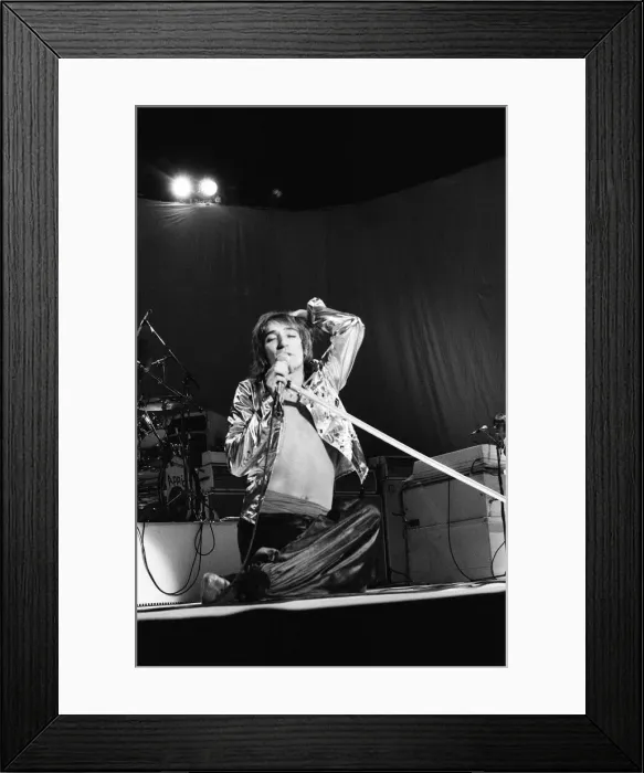 Framed Print : Rod Stewart performing on stage in Helsinki, Finland, during his European Tour 1976 Framed Print : Rod Stewart performing on stage in Helsinki, Finland, during his European Tour 1976