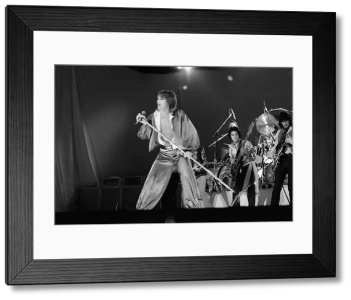 Framed Print : Rod Stewart performing on stage in Helsinki, Finland, during his European Tour 1976 Framed Print : Rod Stewart performing on stage in Helsinki, Finland, during his European Tour 1976