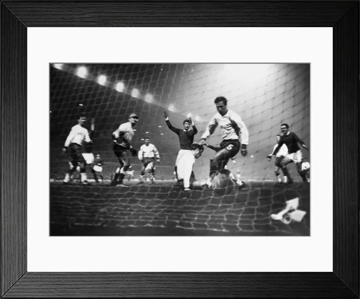 Framed Print : European Cup Quarter Final first leg match at Old Trafford Framed Print : European Cup Quarter Final first leg match at Old Trafford