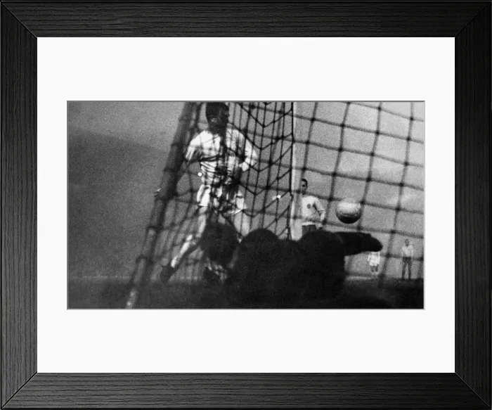 Framed Print : European Cup First Round Second Leg match at Old Trafford Framed Print : European Cup First Round Second Leg match at Old Trafford