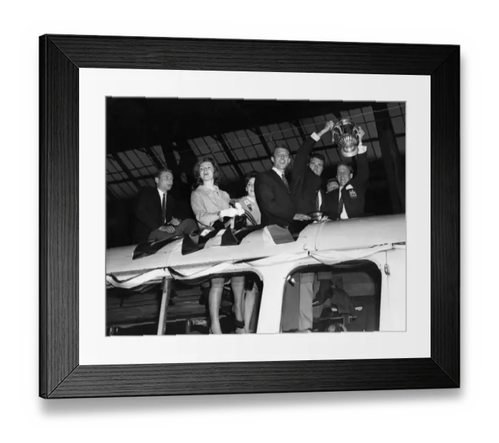 Framed Print : Manchester United captain Noel Cantwell (right) proudly holds aloft the FA Cup trophy to