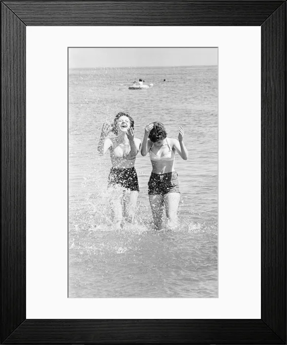 Framed Print : Summer Weather Beach Scenes, Teesside, August 1976 Framed Print : Summer Weather Beach Scenes, Teesside, August 1976