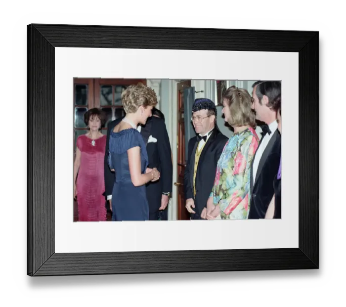 Framed Print : HRH Princess Diana, Princess of Wales is greeted by singer Elton John for a charity Framed Print : HRH Princess Diana, Princess of Wales is greeted by singer Elton John for a charity