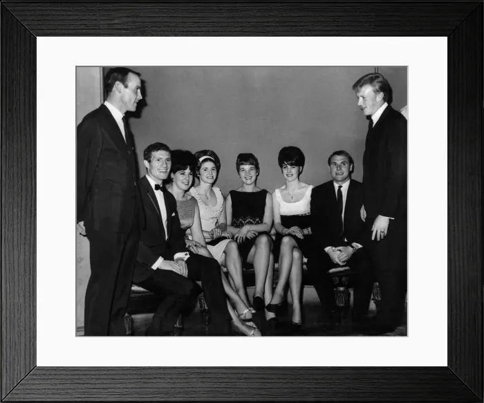 Framed Print : Liverpool and Everton players entertained at Liverpool Town Hall along with their wives Framed Print : Liverpool and Everton players entertained at Liverpool Town Hall along with their wives