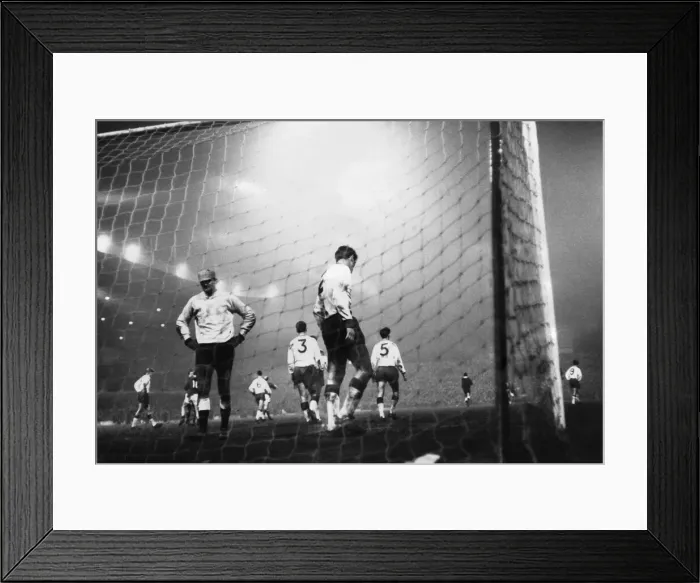 Framed Print : European Cup Quarter Final first leg match at Old Trafford Framed Print : European Cup Quarter Final first leg match at Old Trafford
