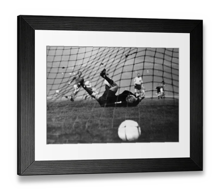 Framed Print : European Cup Preliminary Round Second Leg match at Old Trafford Framed Print : European Cup Preliminary Round Second Leg match at Old Trafford