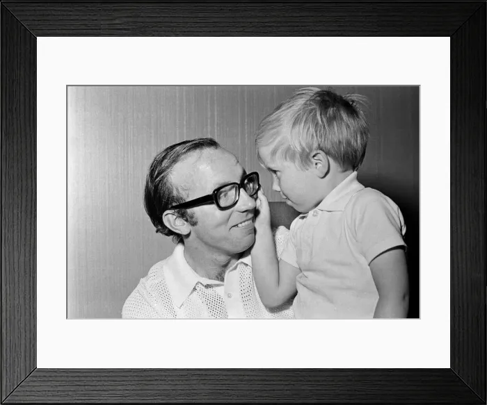 Framed Print : Manchester United and England international football star, Nobby Stiles Framed Print : Manchester United and England international football star, Nobby Stiles