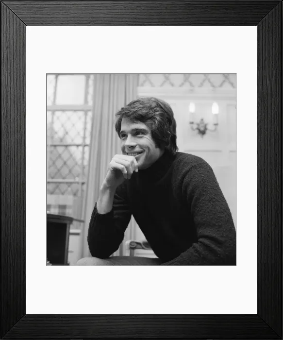 Framed Print : Warren Beatty, American actor, pictured in his London flat in South Audley Street Framed Print : Warren Beatty, American actor, pictured in his London flat in South Audley Street