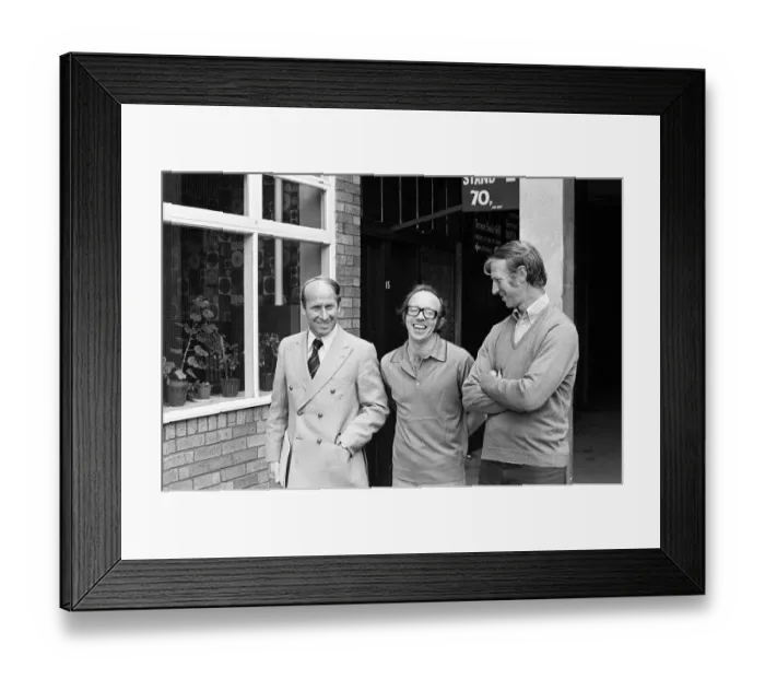 Framed Print : Nobby Stiles signs for Preston North End F. C. He is pictured with manager Bobby Charlton
