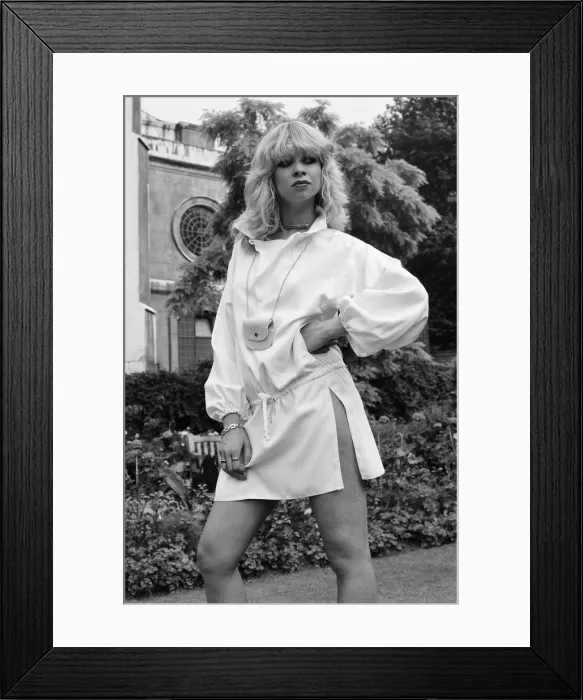 Framed Print : Model wearing 1977 clothing, Sunday Mirror fashion feature, pictured in garden
