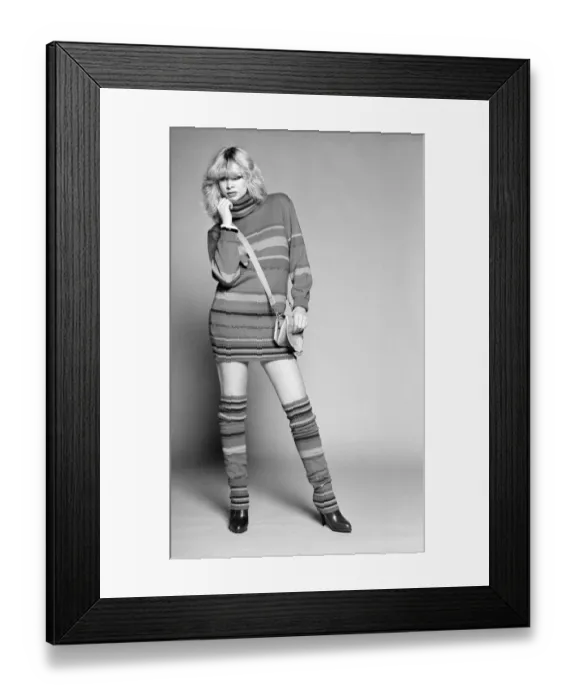 Framed Print : Model wearing 1977 clothing, Sunday Mirror fashion feature, studio pix, 2nd August 1977 Framed Print : Model wearing 1977 clothing, Sunday Mirror fashion feature, studio pix, 2nd August 1977