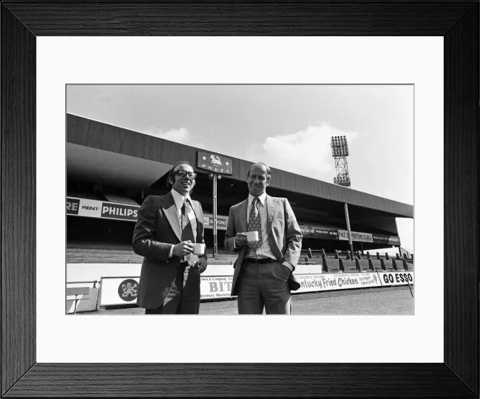 Framed Print : Nobby Stiles signs for Preston North End F. C. he is pictured with manager Bobby Charlton Framed Print : Nobby Stiles signs for Preston North End F. C. he is pictured with manager Bobby Charlton