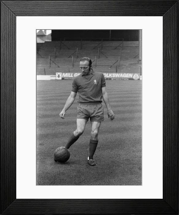 Framed Print : Middlesbrough F. Cs Nobby Stiles. 1971 Framed Print : Middlesbrough F. Cs Nobby Stiles. 1971