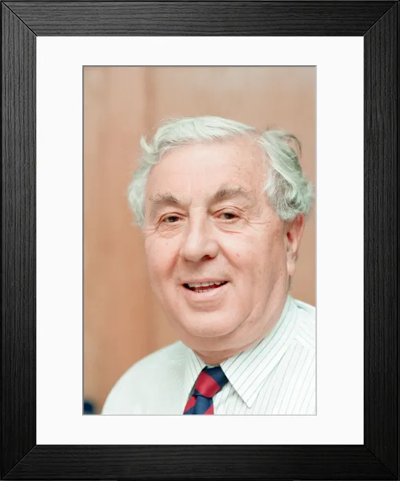 Framed Print : Doug Ellis, Chairman Aston Villa Football Club, news press conference photo-call